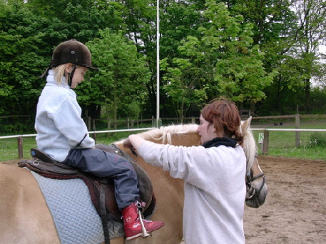 Jessica vor ihrer ersten Reitstunde